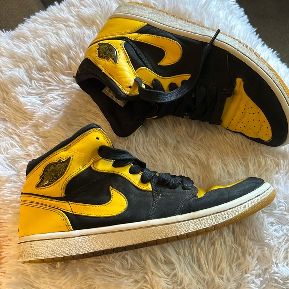 Nike Air Jordan black yellow men's 9.5 high tops Mid New Love 2007